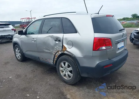 2013 Kia Sorento Lx z USA, uszkodzony, nr VIN 5XYKTCA62DG415096